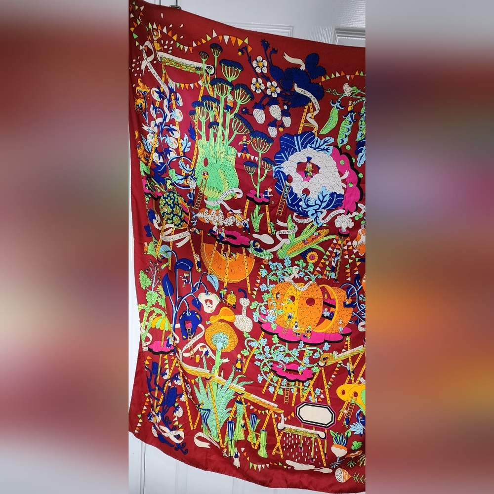 NWT 52x52 100% polyester "Working Garden" luxury inspired large scarf shawl ta…